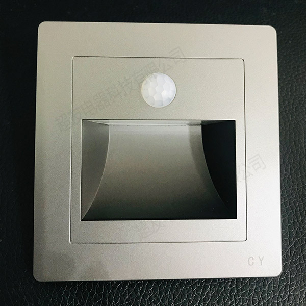 感應(yīng)地腳燈